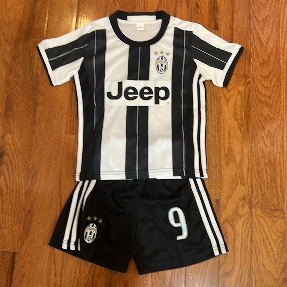 NWOT TAGS kids two pieces JUVENTUS 2016 soccer football team in size 18 kids - Picture 2 of 5